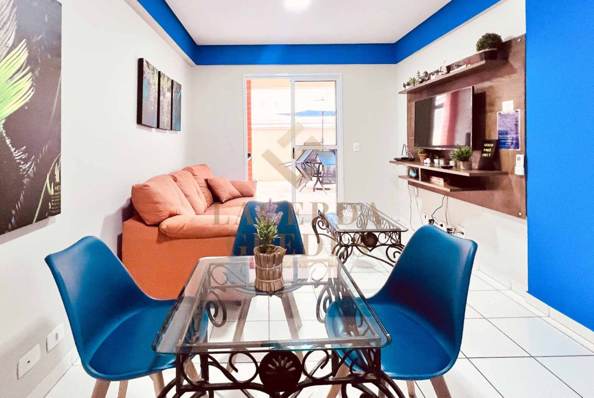 Sala de estar mobiliada do apartamento garden na Praia Grande