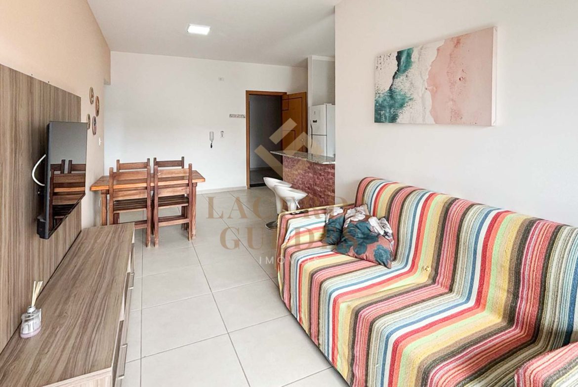 Sala de estar mobiliada com sofá