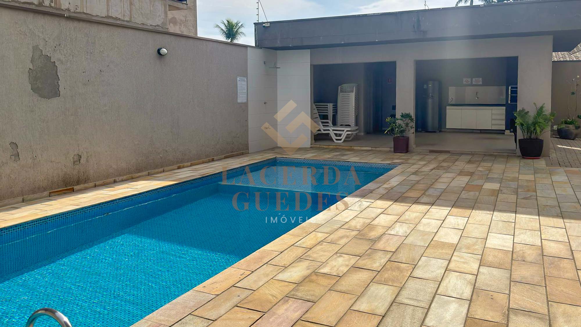 Piscina em prédio residencial no Itaguá