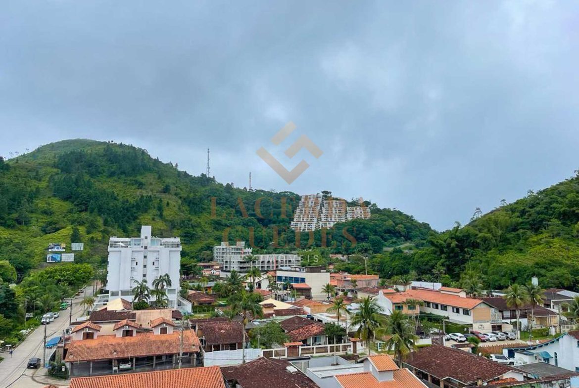 Vista panorâmica para a montanha e o bairro das Toninhas