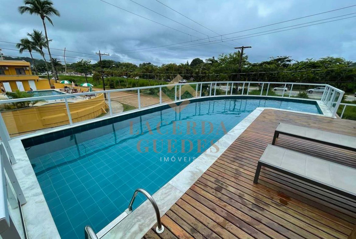 Piscina do condomínio da cobertura nas Toninhas