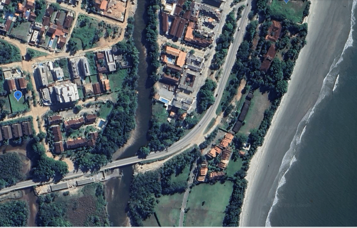 Vista aérea da região da Maranduba próxima à praia