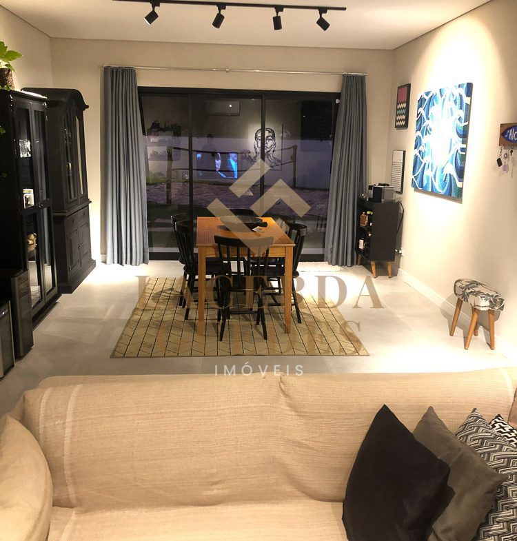 Sala de estar integrada à área de jantar
