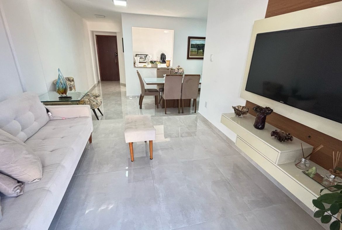 Sala de estar com painel de TV