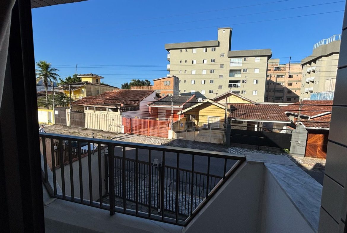 Sacada privativa com vista para o Centro de Ubatuba