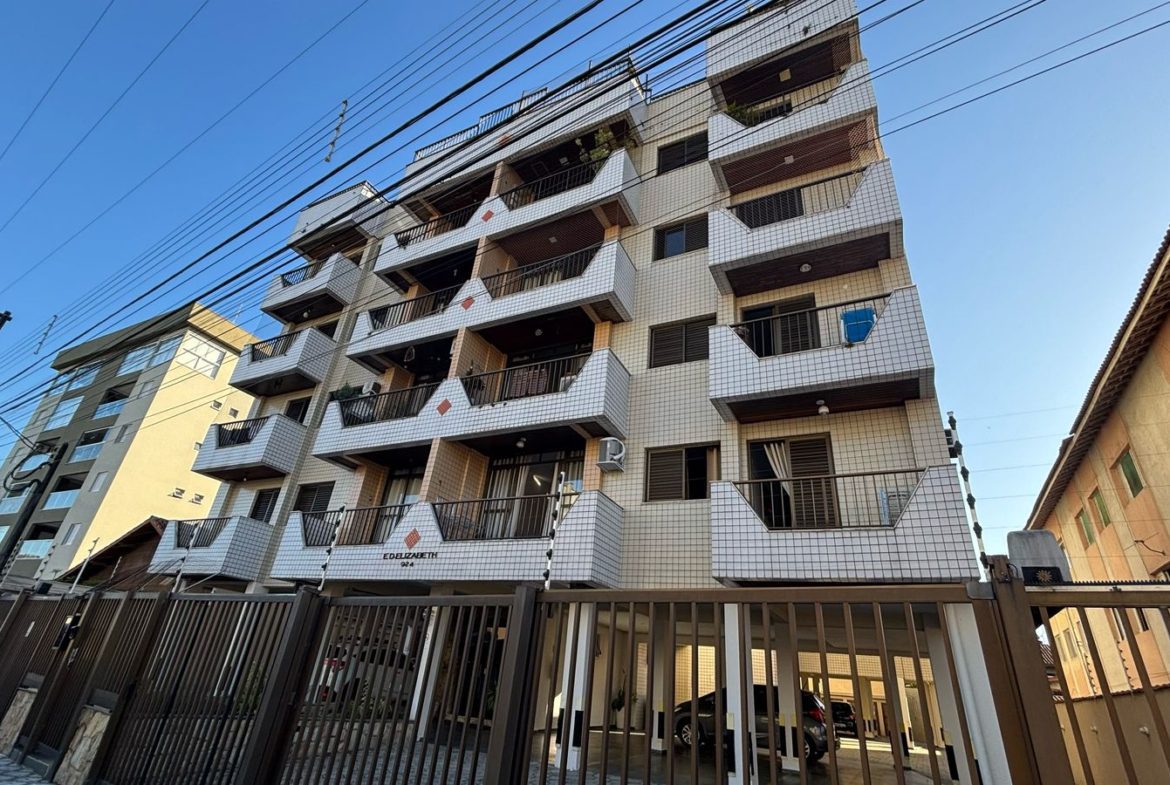 Fachada do edifício no Centro de Ubatuba