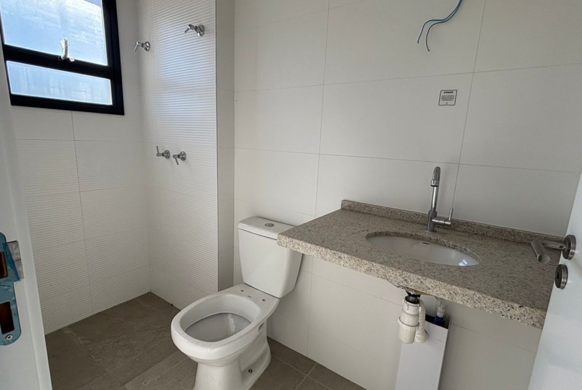Banheiro do apartamento no Duo Itaguá