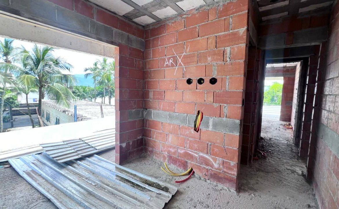 Ambiente em obra com vista para o mar