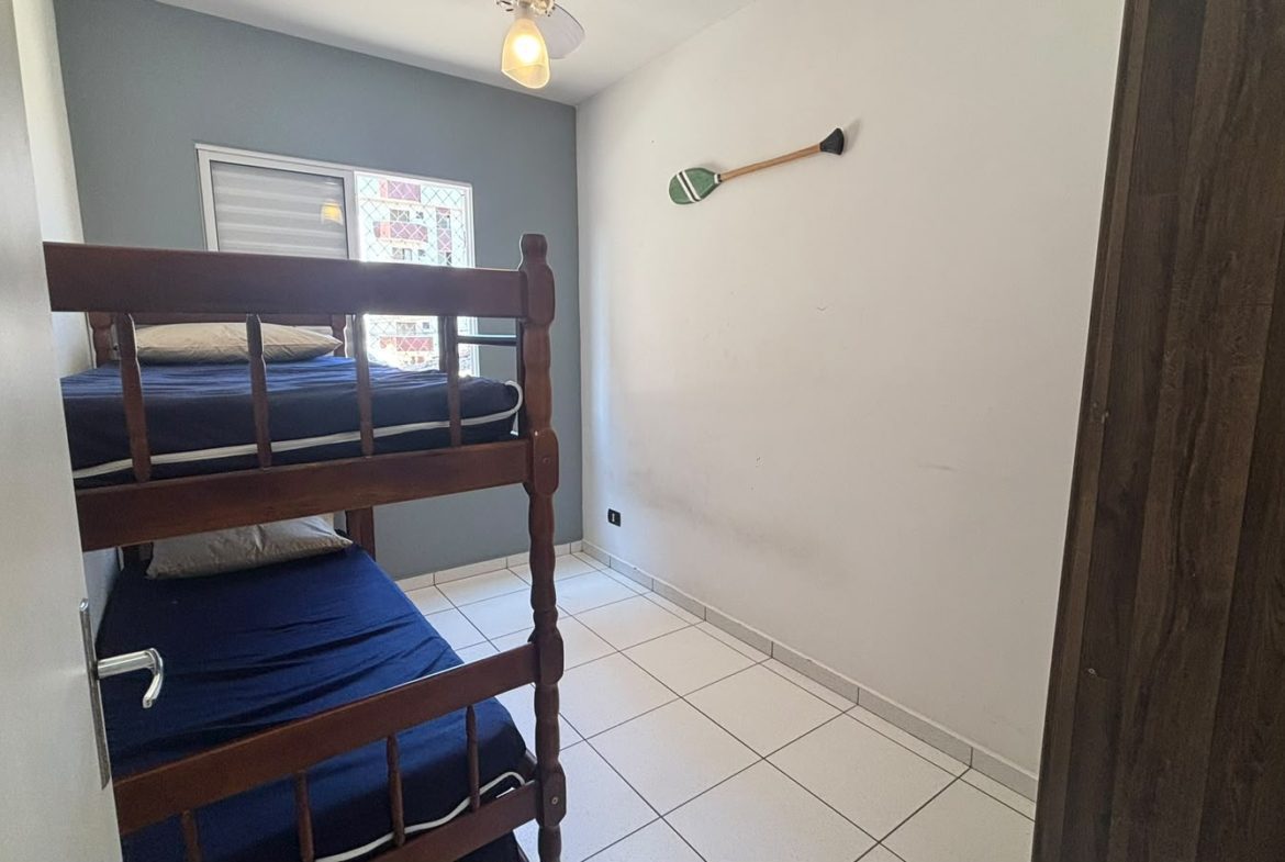 Dormitório mobiliado do apartamento no Centro