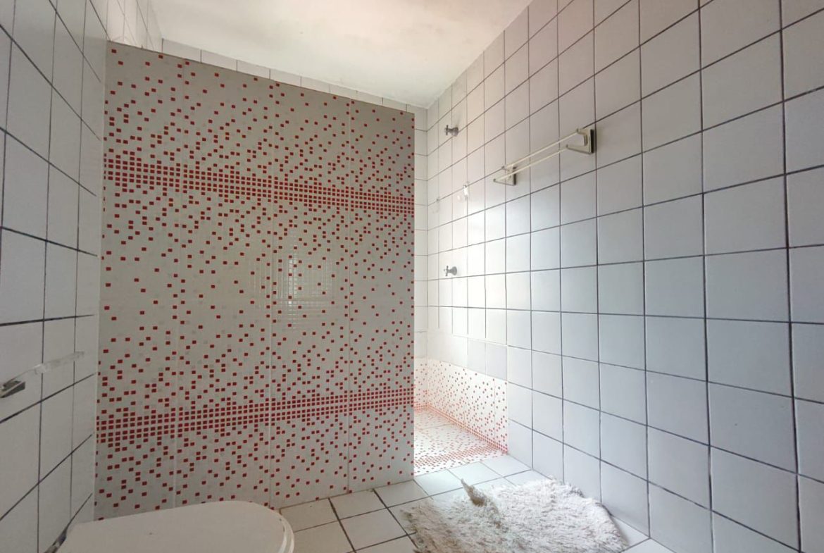 Banheiro com box da residência