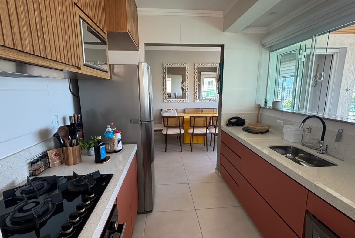 Cozinha planejada do apartamento