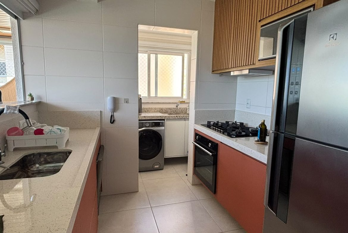 Área de serviço integrada à cozinha
