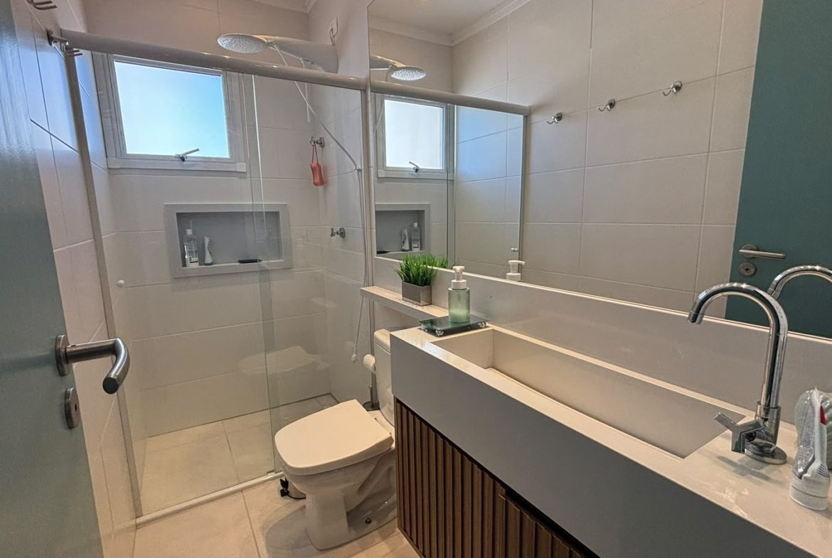 Banheiro do apartamento no Itaguá