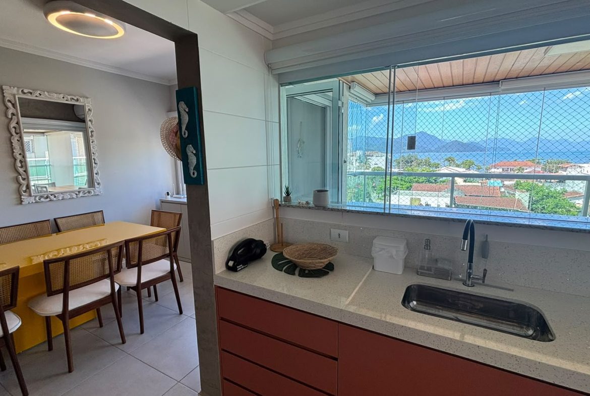 Cozinha com vista para o mar no Itaguá