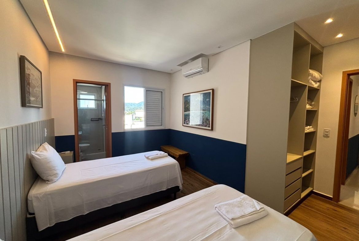Suíte do apartamento de 80 m² no Itaguá