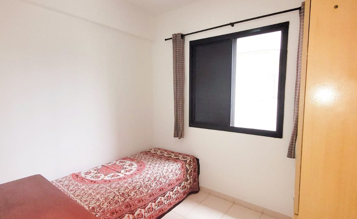 quarta cama de solteiro e armário