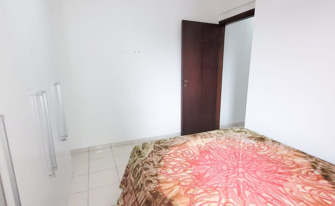 quato com cama de casal