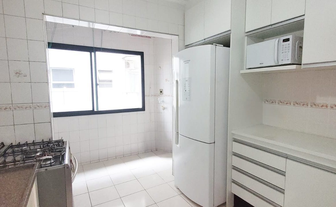 Cozinha do apartamento no Centro de Ubatuba
