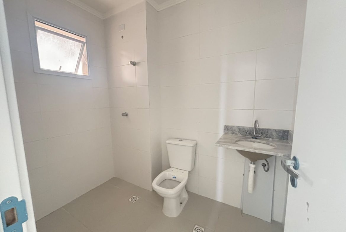 Banheiro do apartamento no Itaguá