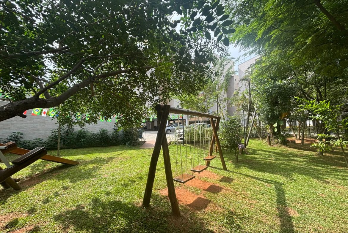 Playground em área verde do condomínio