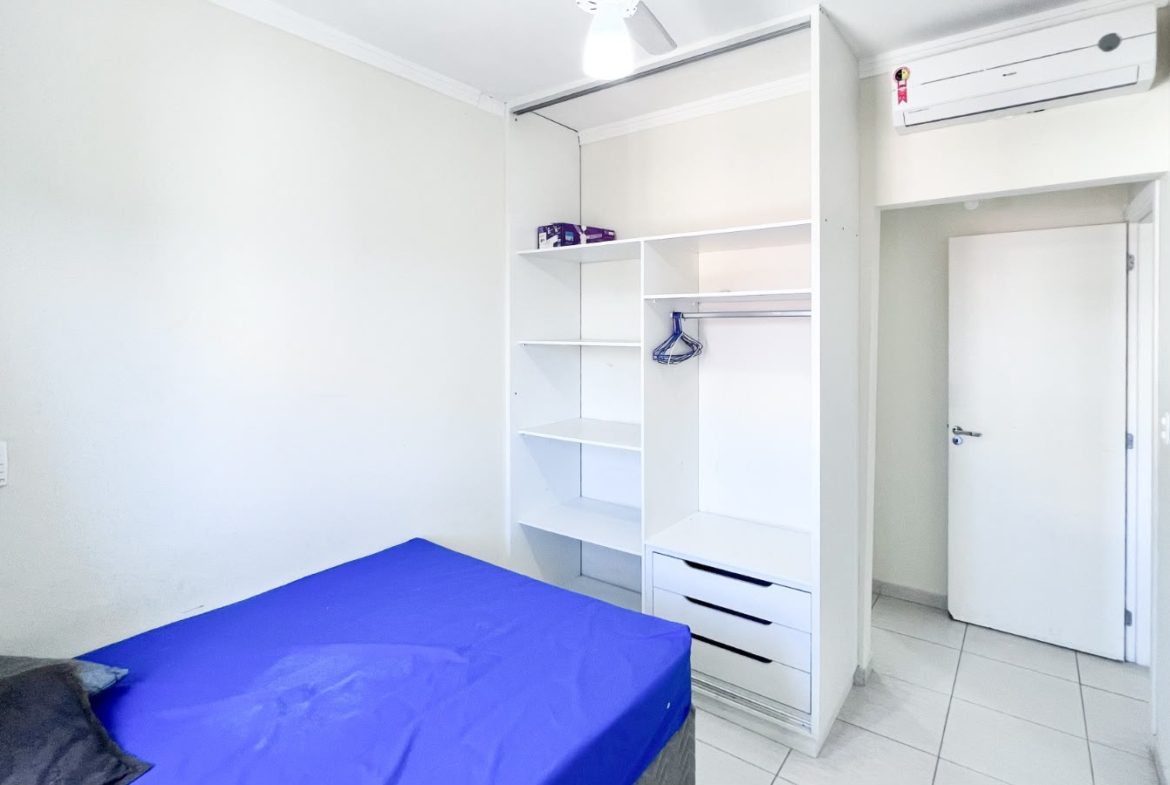 Segundo dormitório do apartamento no Itaguá