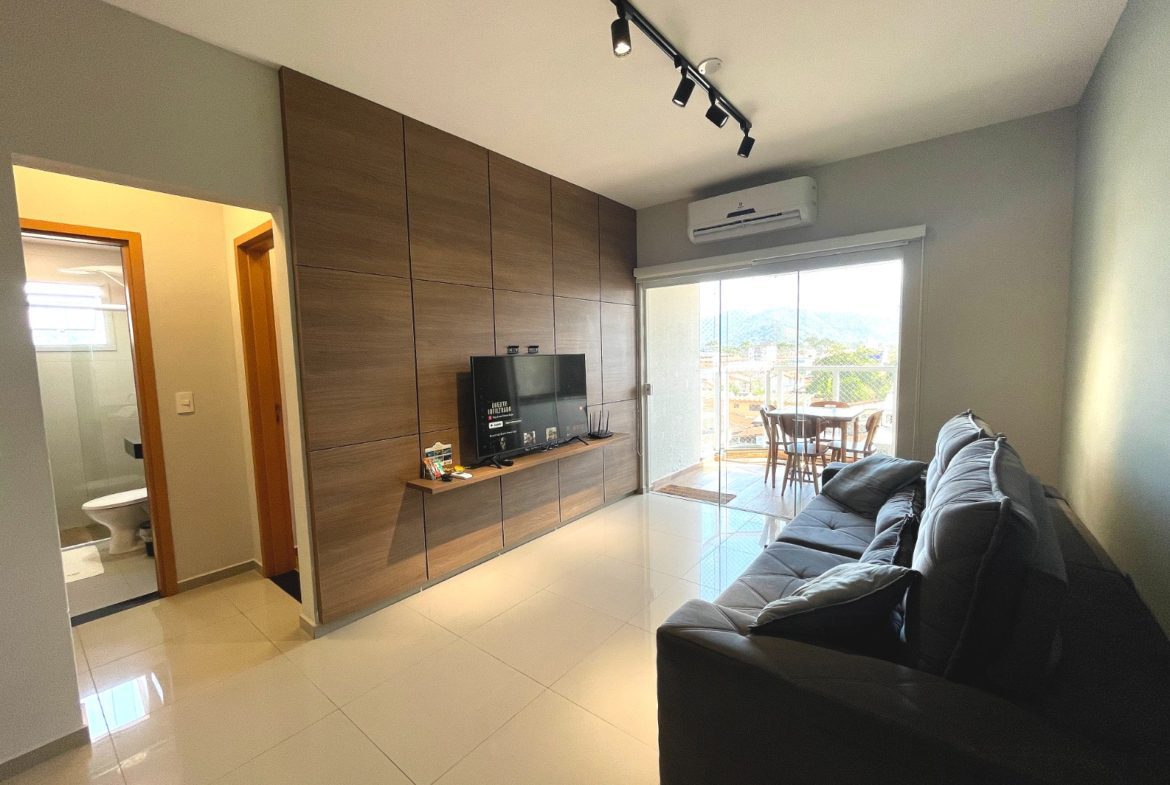 Sala de estar mobiliada do apartamento
