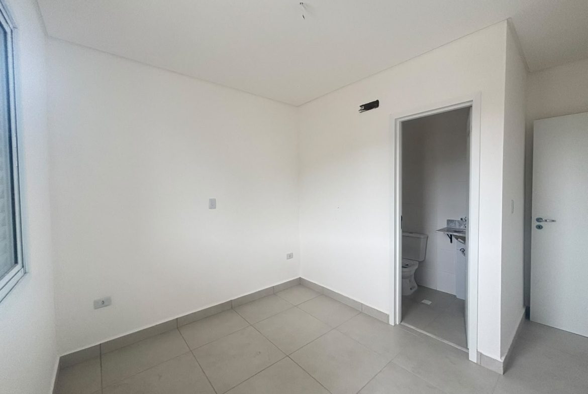 Suíte do apartamento de 70 m² no Itaguá