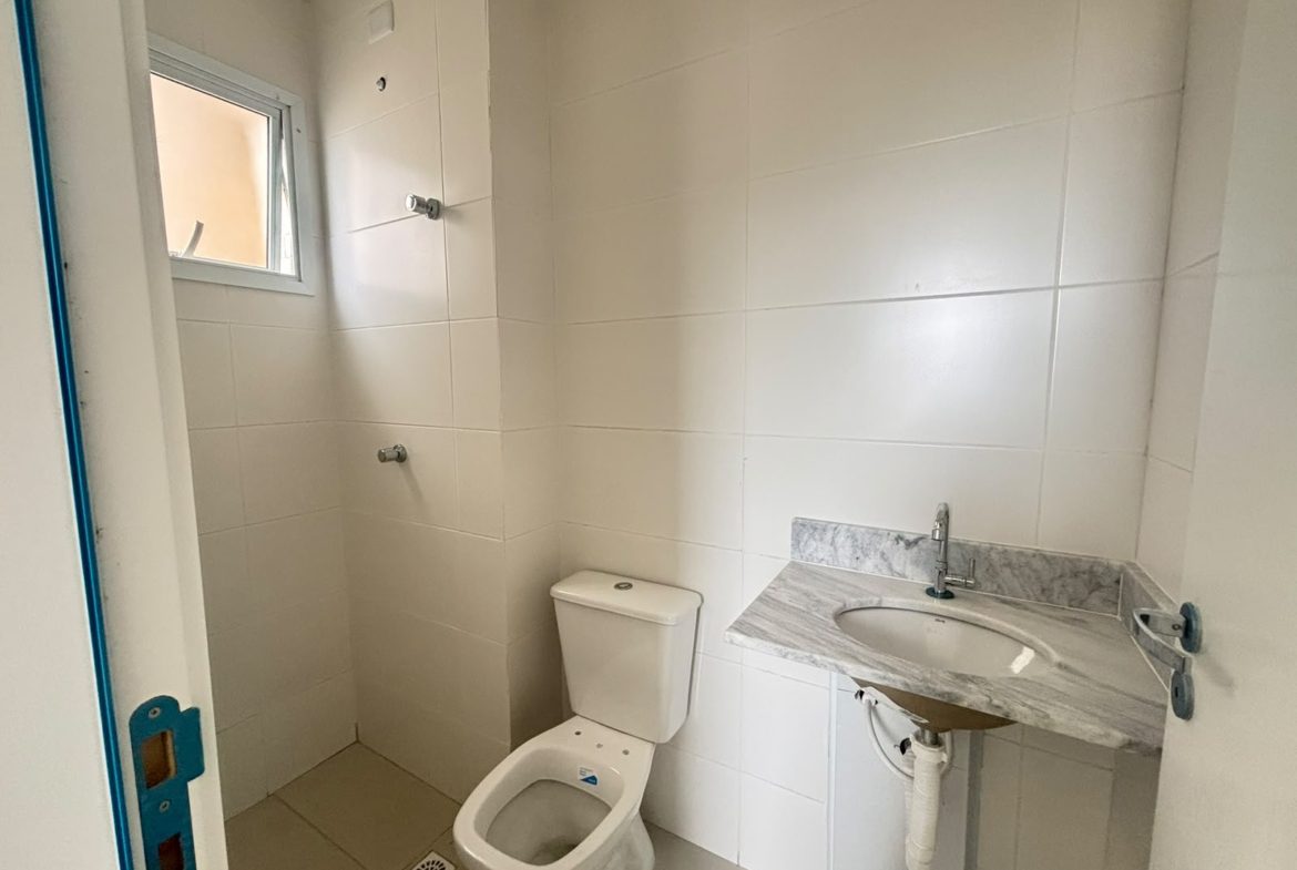 Banheiro do apartamento novo no Itaguá
