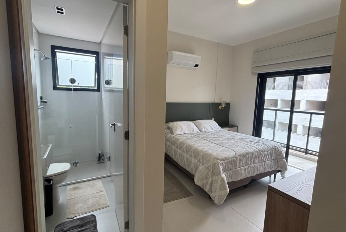 Suíte do apartamento de 110 m² na Enseada