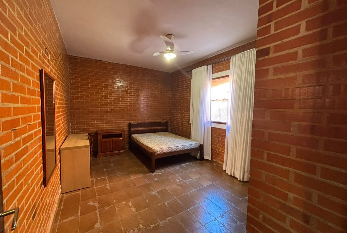 Ambiente interno da casa com acesso ao corredor