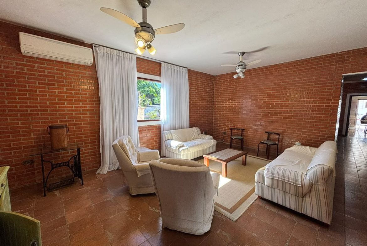 Sala de estar da casa no Centro de Ubatuba
