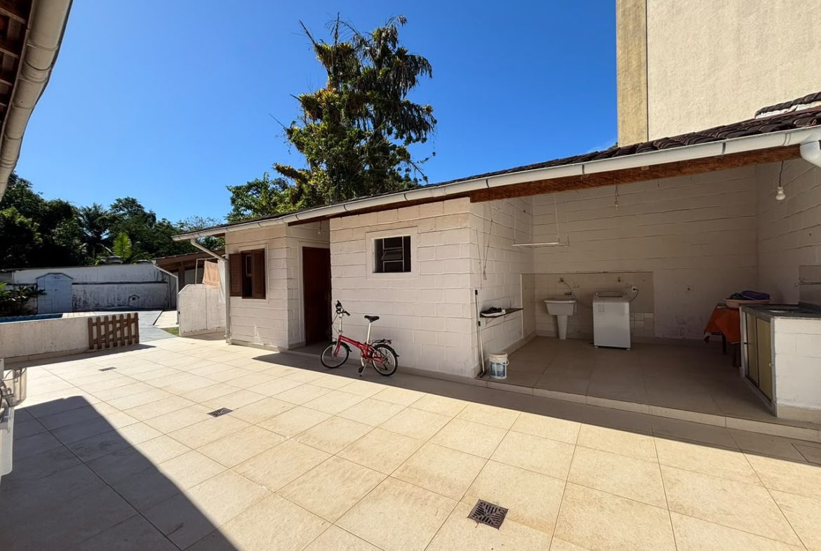 Área externa junto à construção