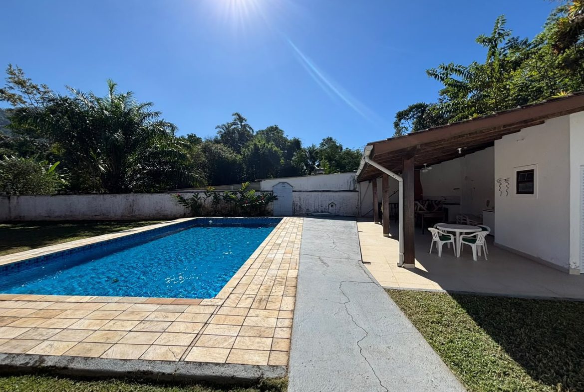 Piscina e área de lazer da casa