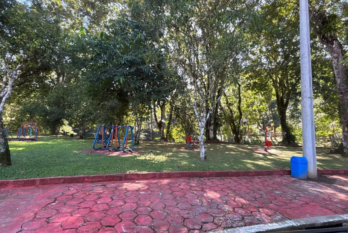 Área arborizada de lazer do condomínio