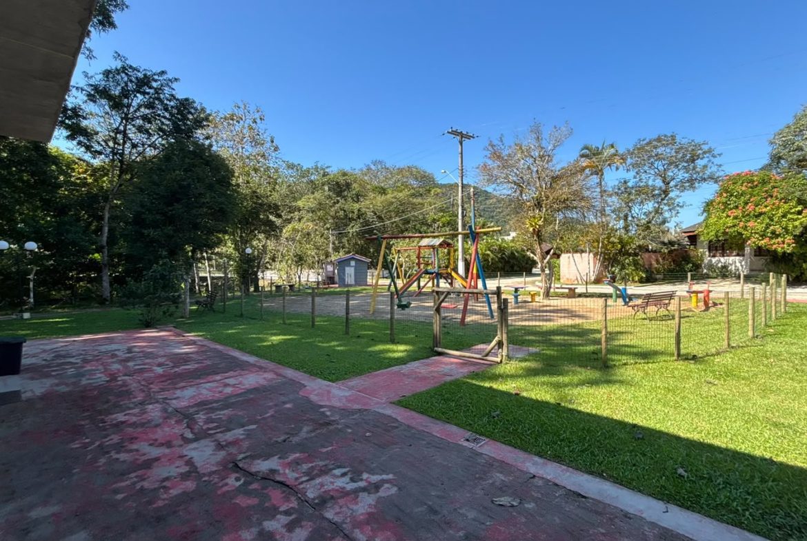 Playground e área verde do Condomínio Park Hills