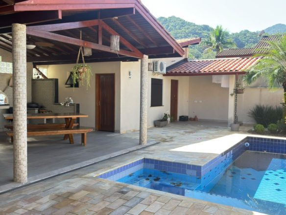Piscina privativa e área gourmet da casa no Park Hills
