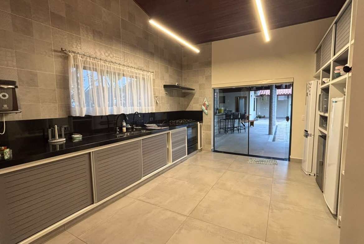 Cozinha da casa no Condomínio Park Hills