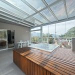 Jacuzzi e varanda gourmet da cobertura no Perequê-Açu