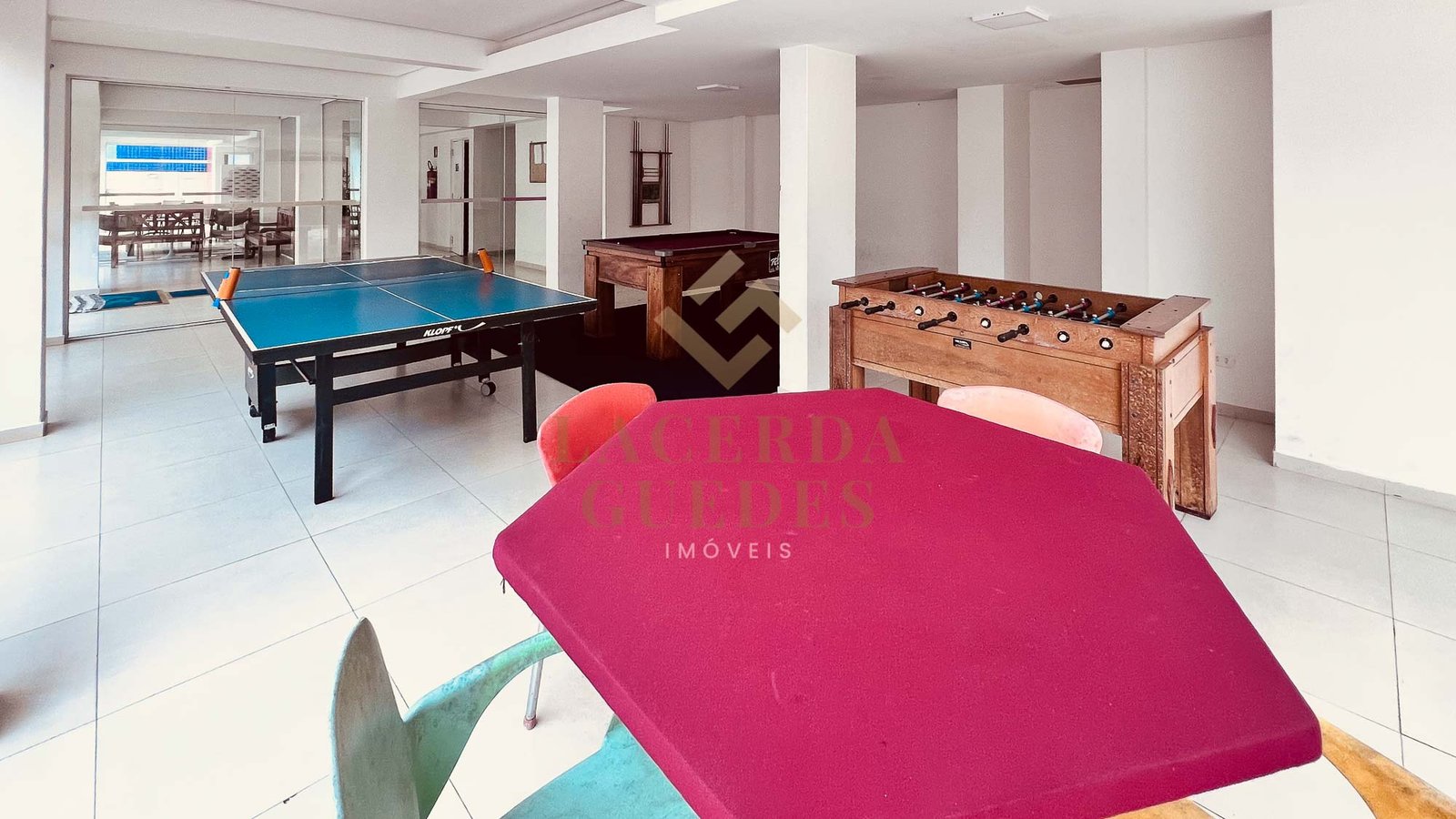 apartamento-garden-praia-grande-ubatuba-3 Salão de jogos com mesas de bilhar