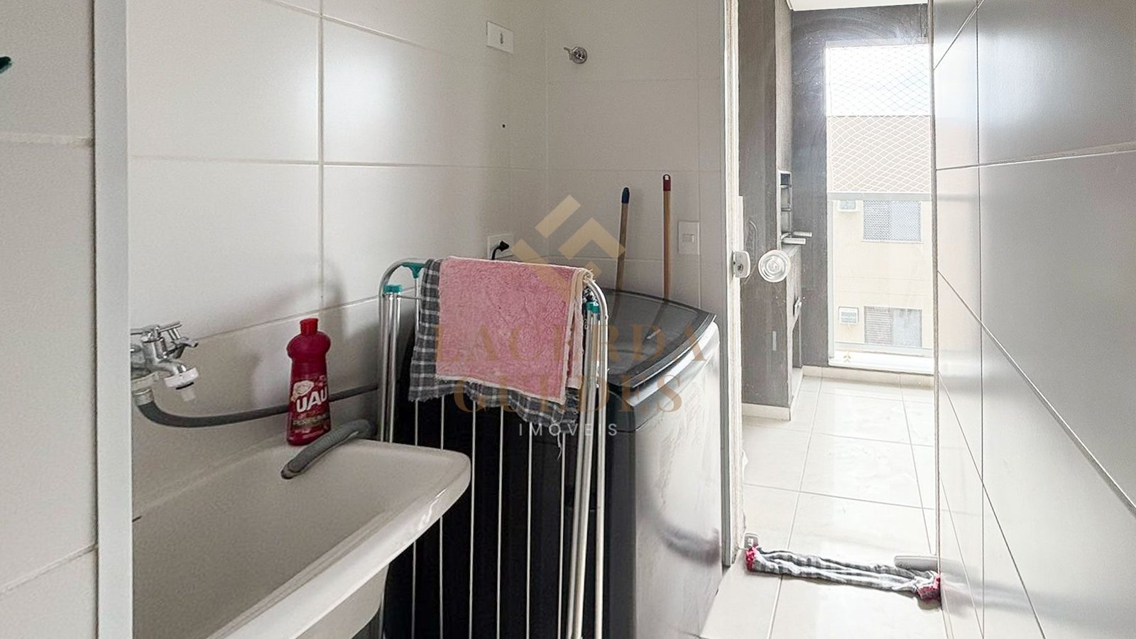 apartamento-itagua-75m2-varanda-gourmet-10 Lavanderia do apartamento no Itaguá