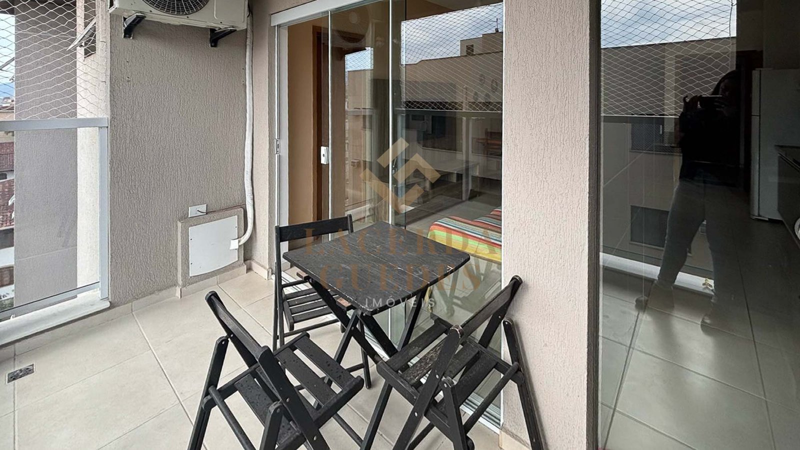 apartamento-itagua-75m2-varanda-gourmet-12 Varanda gourmet com mesa e churrasqueira