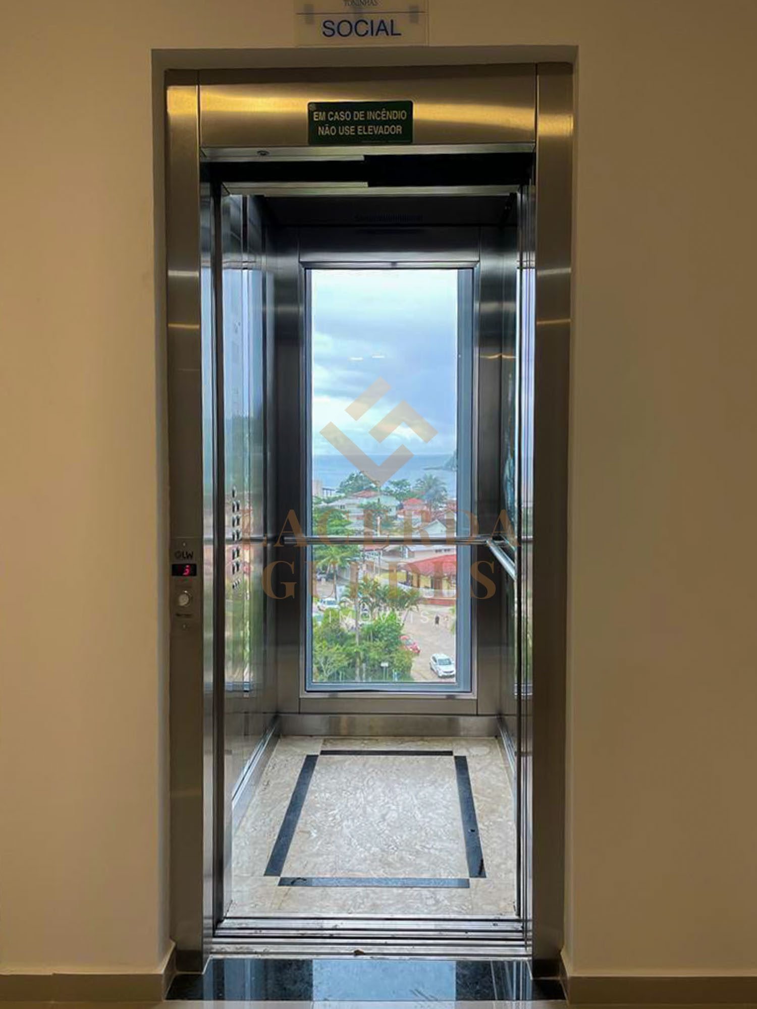 cobertura-toninhas-ubatuba-14 Elevador panorâmico do condomínio