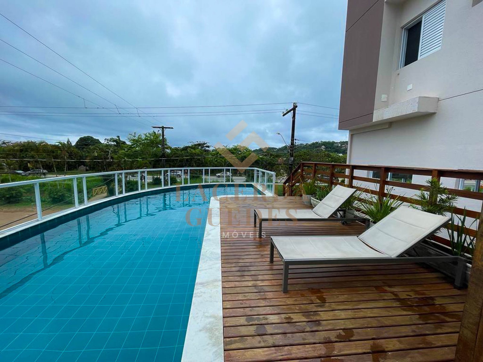 cobertura-toninhas-ubatuba-17 Piscina e deck do condomínio nas Toninhas