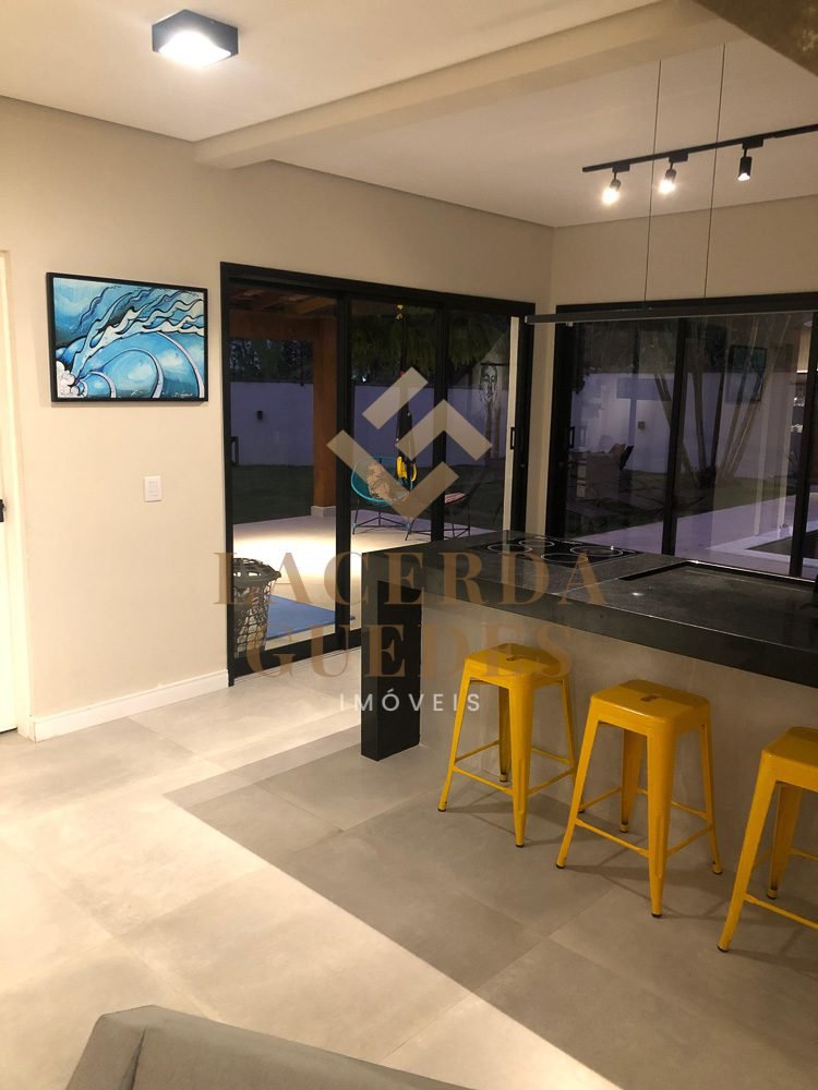Casa-a 300 Metros-da Praia do Sapê-com 3 Suítes-Piscina-25 Área social integrada com acesso ao quintal