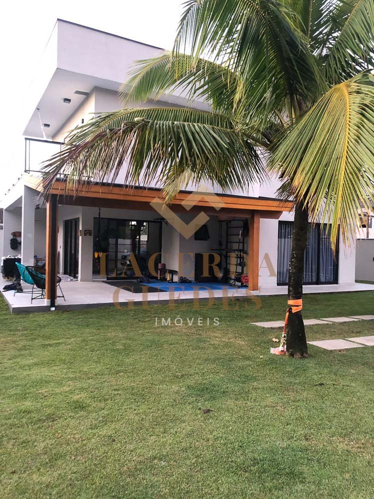 Casa-a 300 Metros-da Praia do Sapê-com 3 Suítes-Piscina-27 Área externa gramada junto à residência