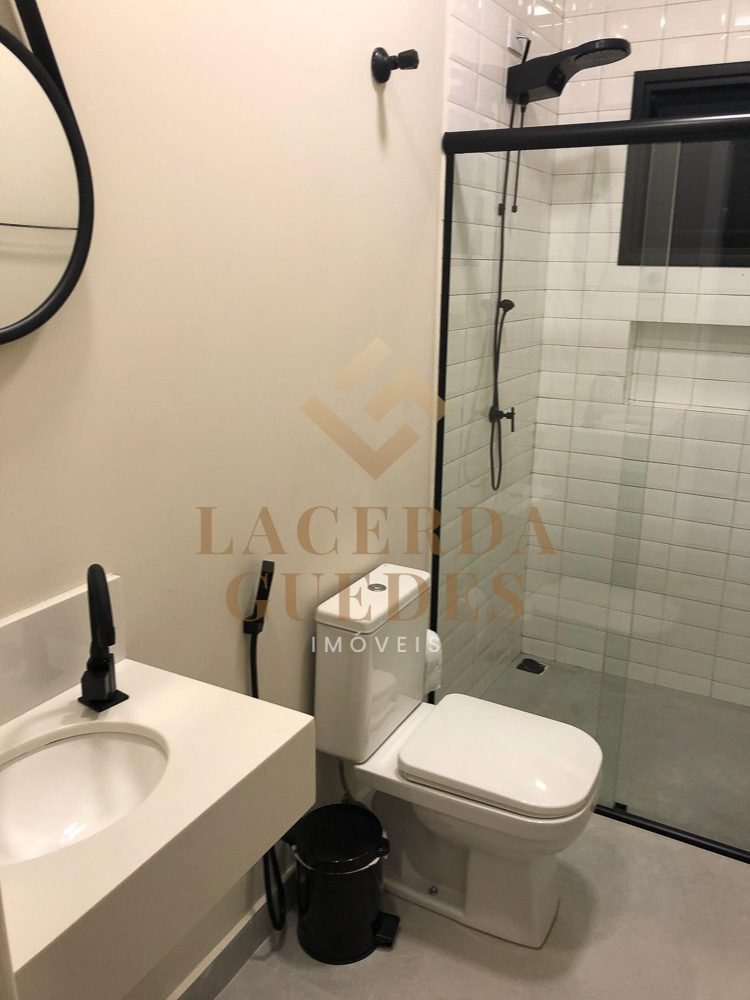Casa-a 300 Metros-da Praia do Sapê-com 3 Suítes-Piscina-35 Banheiro com box de vidro