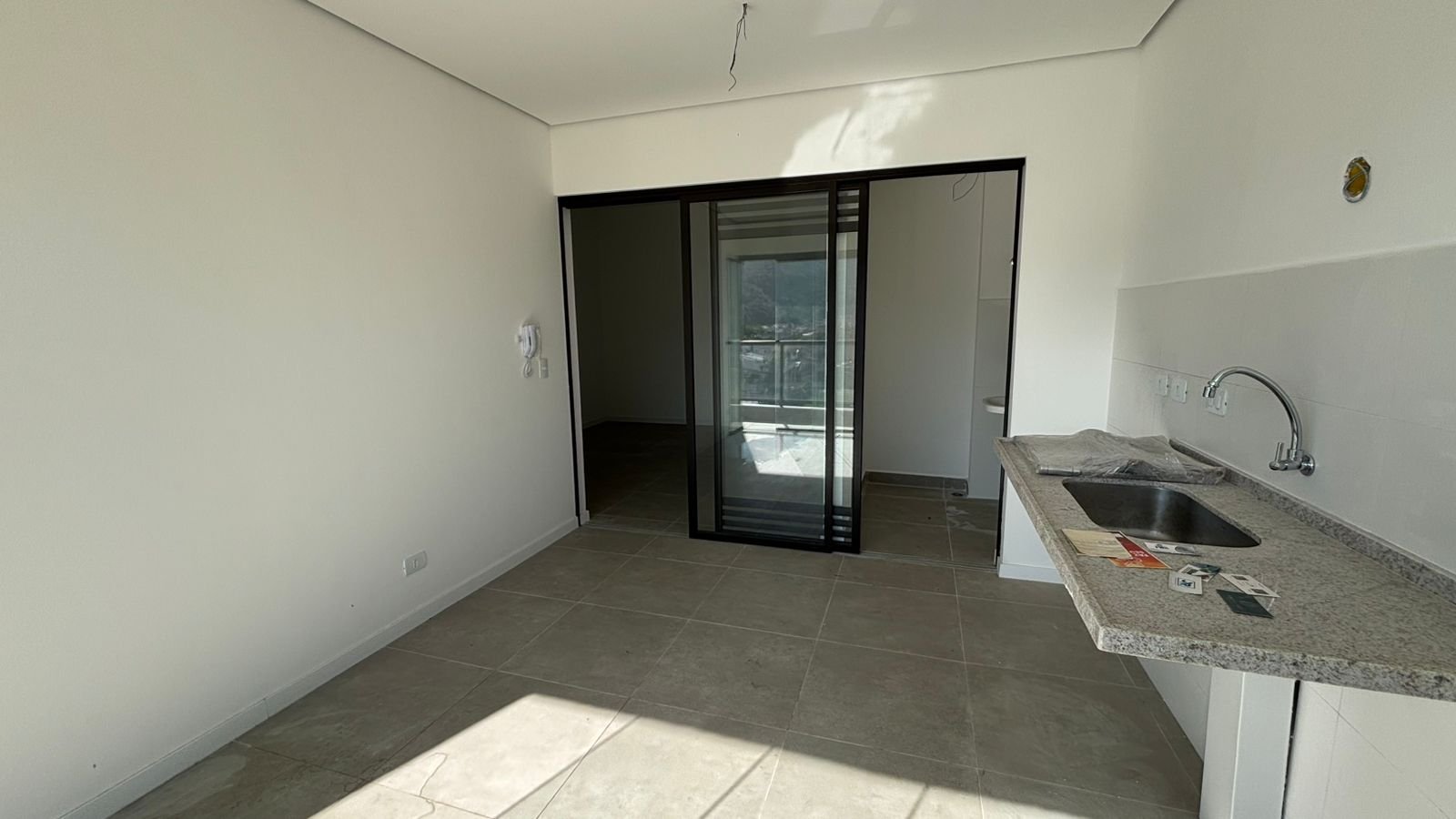 apartamento-duo-itagua-4-andar (1) Cozinha integrada à sala do apartamento de 73 m²