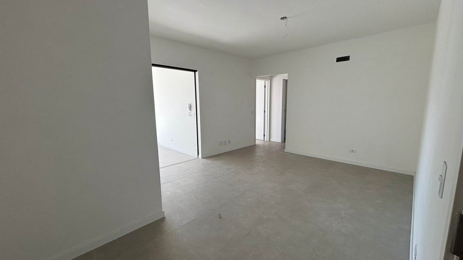 apartamento-duo-itagua-73m2 (15) Área interna com acesso à varanda