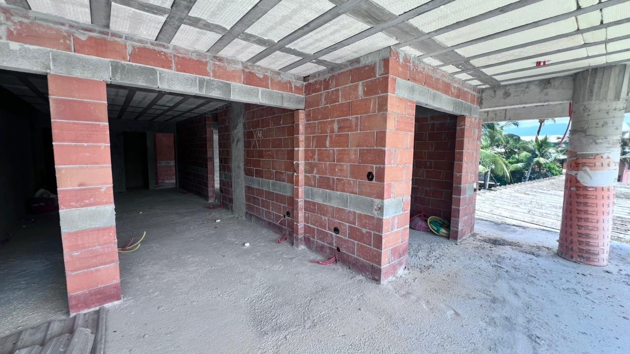 apartamento-frente-mar-itagua-dois-coracoes (18) Ambiente em obra com abertura para a área externa