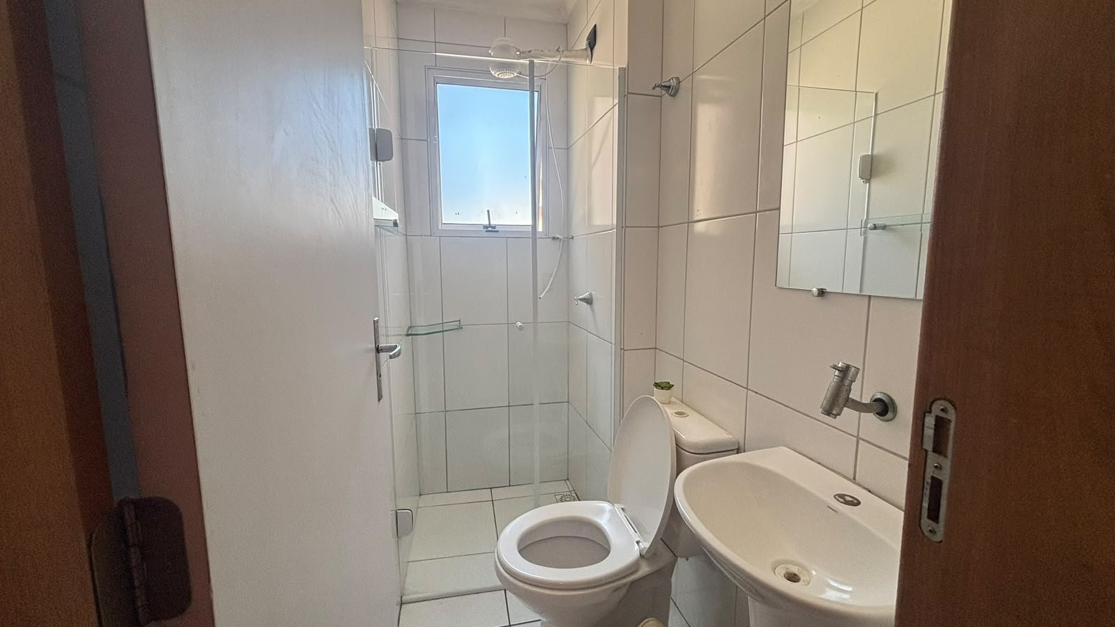 apartamento-mobiliado-centro-varanda-gourmet (11) Banheiro da suíte com box de vidro